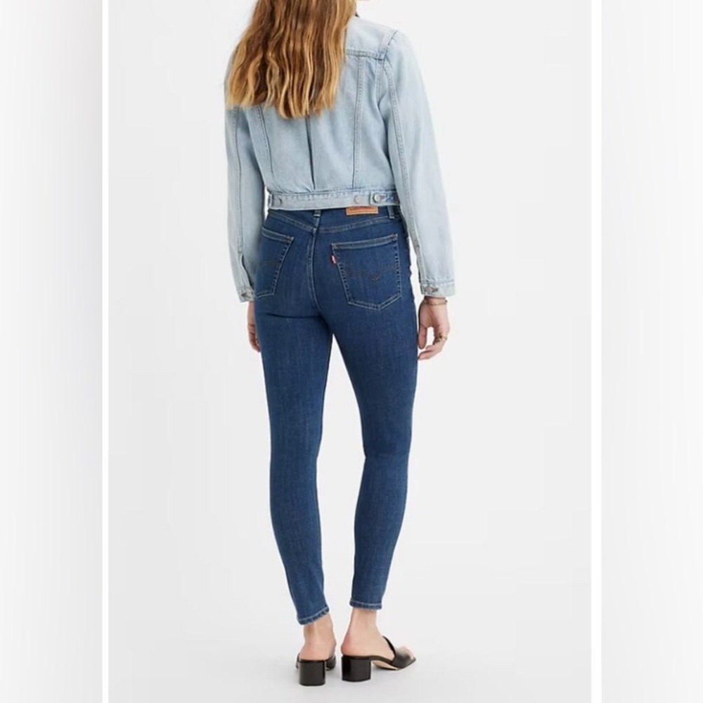 3.🔵Levi’s 721 High Rise Skinny Jeans